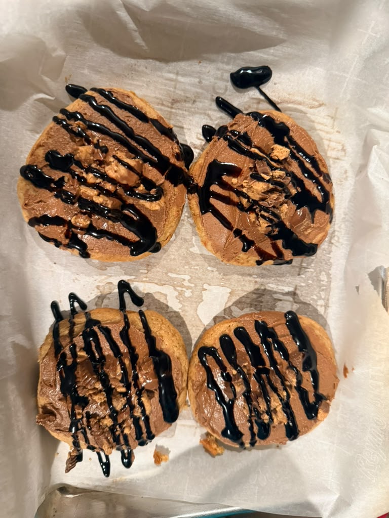 Mocha Buttercream Cookie Cakes